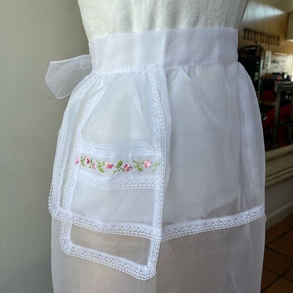 Vintage 1950s/60s Sheer White Lace Apron w/ Floral Embroidery & Pockets NWT - Picture 1 of 11